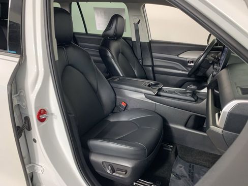 Used 2024 Toyota Grand Highlander AWD image 39