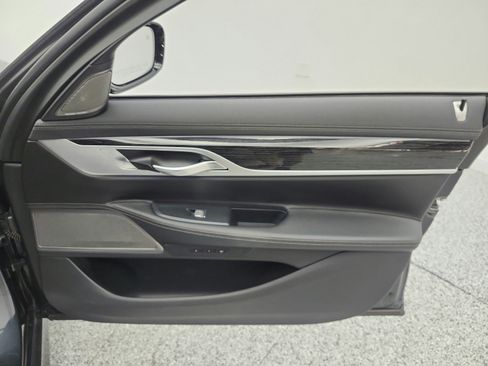 Used 2019 BMW 740i w/ M Sport Package RWD image 21