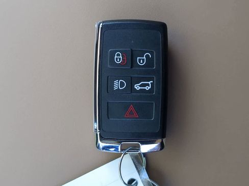 New 2026 Land Rover Range Rover SE image 38