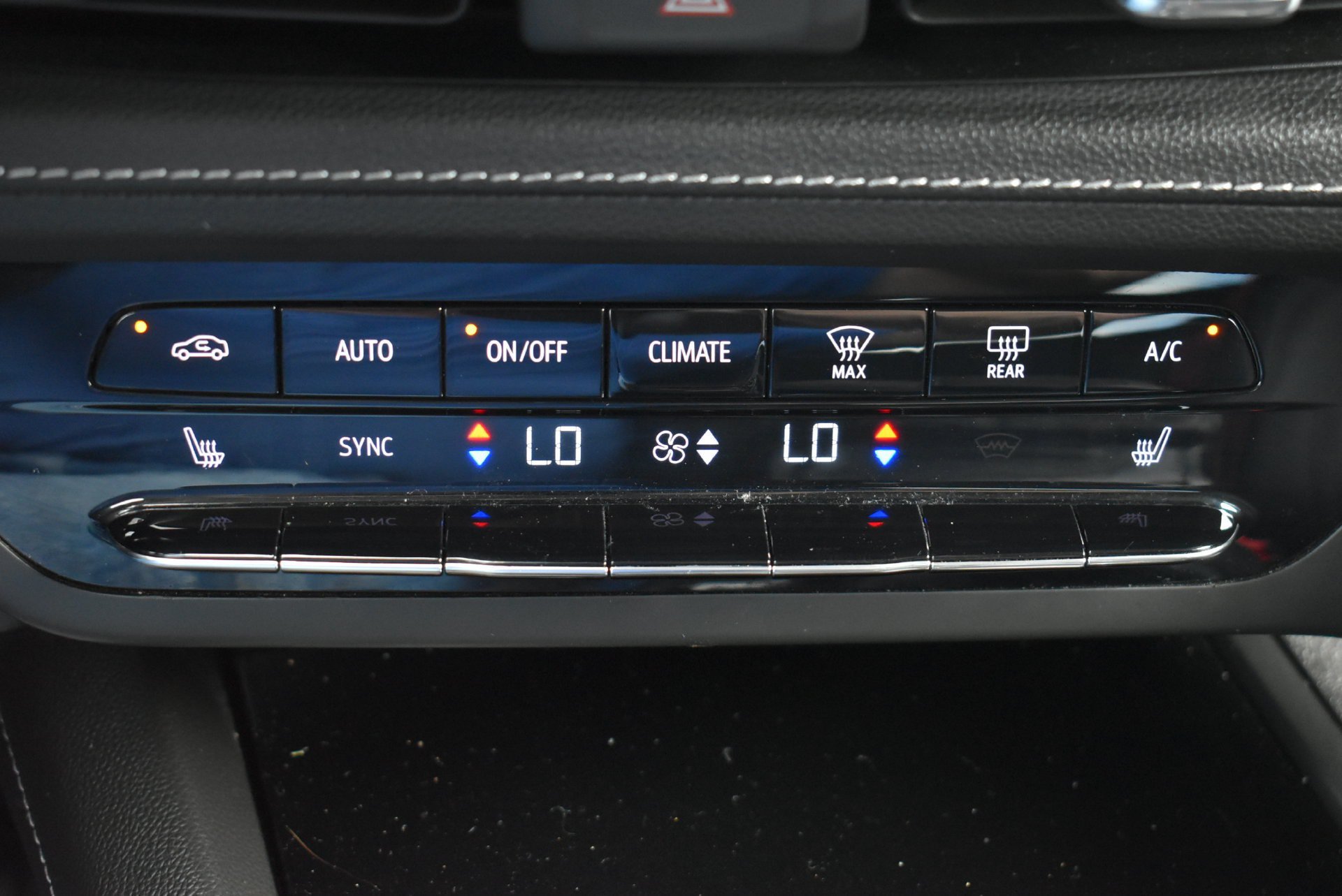Used 2023 Buick Envision Essence w/ Sport Touring Package AWD/4WD image 29