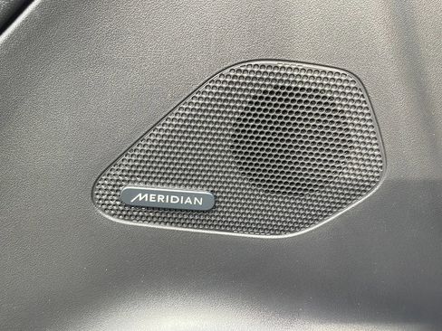 Used 2017 Jaguar F-PACE Premium image 22