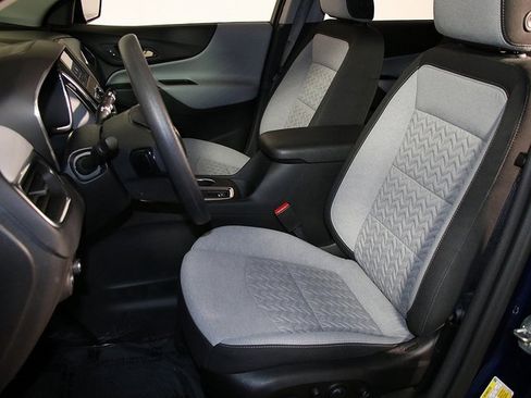 Used 2023 Chevrolet Equinox LS w/ LS Convenience Package image 4