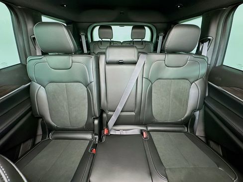New 2026 Jeep Grand Cherokee L 4WD image 10
