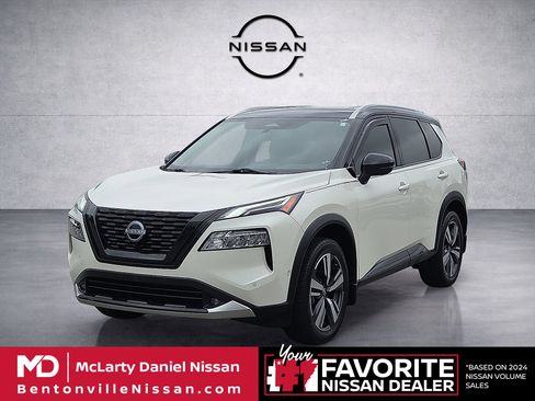 Used 2022 Nissan Rogue Platinum w/ Head-Up Display Package FWD image 2