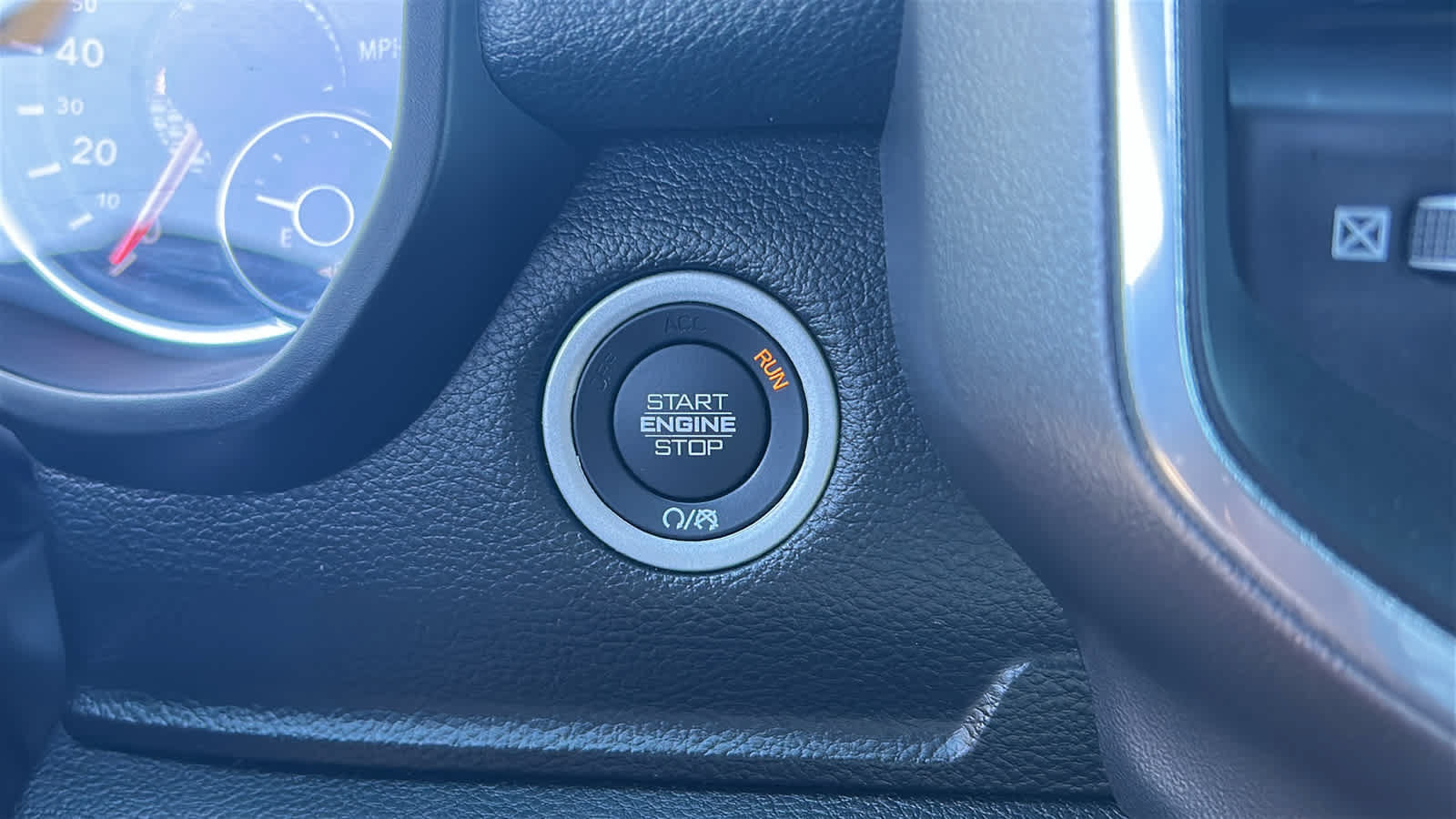 Used 2023 RAM 1500 Laramie AWD/4WD image 17