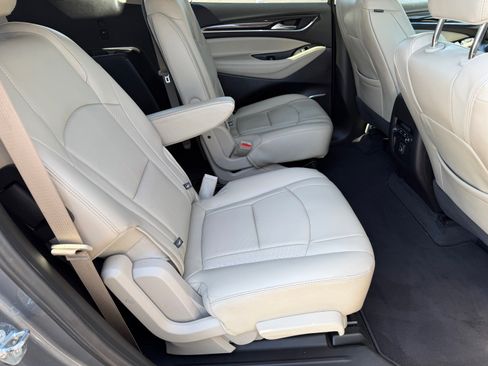 Used 2018 Buick Enclave Essence AWD/4WD image 13