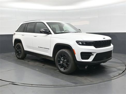 New 2025 Jeep Grand Cherokee Laredo image 1