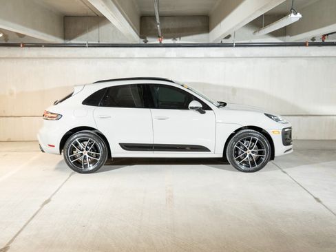 Certified 2024 Porsche Macan AWD/4WD image 8