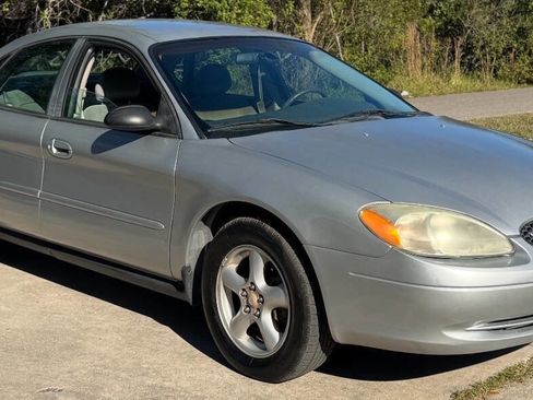 Used 2003 Ford Taurus SES image 2