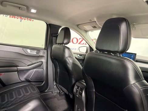Used 2024 Ford Escape Platinum w/ Premium Technology Package AWD/4WD image 19