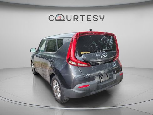 Used 2022 Kia Soul LX w/ Technology Package FWD image 9