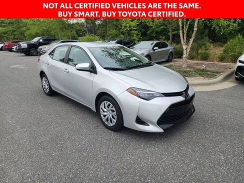 Used 2017 Toyota Corolla LE FWD image 1