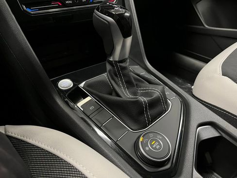 New 2025 Volkswagen Taos SE image 14