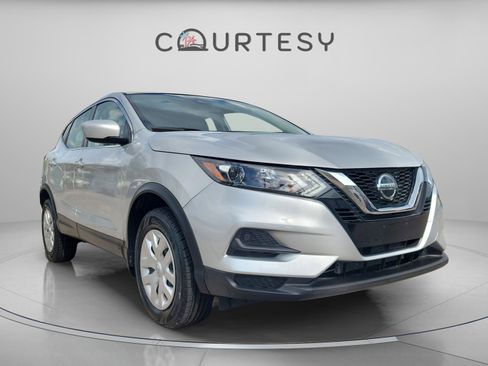 Used 2020 Nissan Rogue Sport S image 6