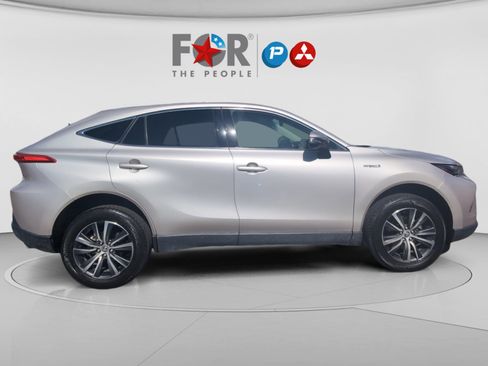 Used 2021 Toyota Venza LE AWD/4WD image 6