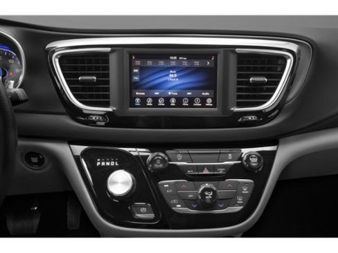 Used 2020 Chrysler Voyager LX FWD image 13