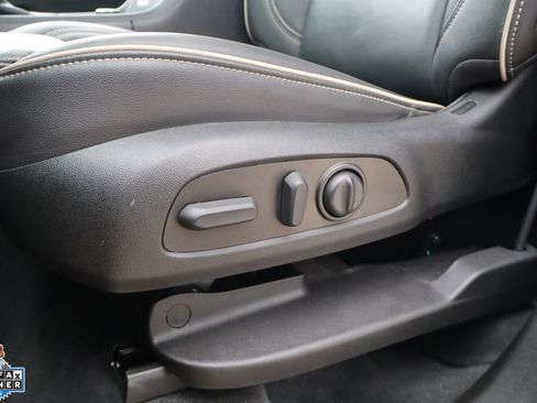 Used 2023 Chevrolet Traverse Premier FWD image 14