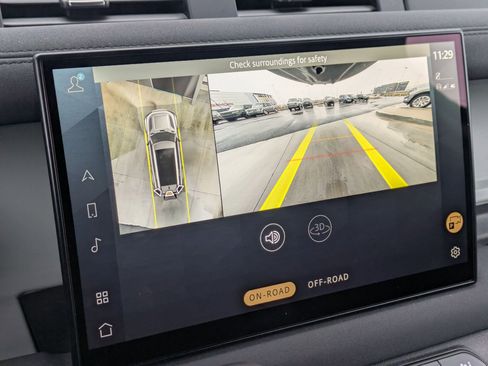 Used 2023 Land Rover Defender 130 X-Dynamic SE image 20