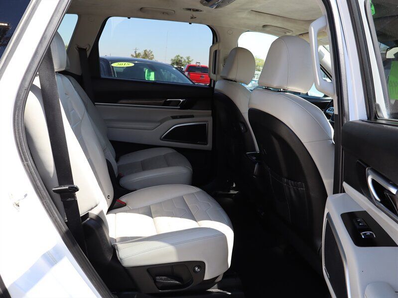 Used 2022 Kia Telluride SX w/ SX Prestige Package AWD/4WD image 9