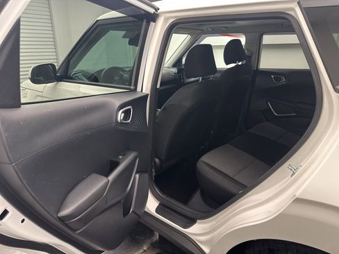 Used 2023 Kia Soul EX image 6