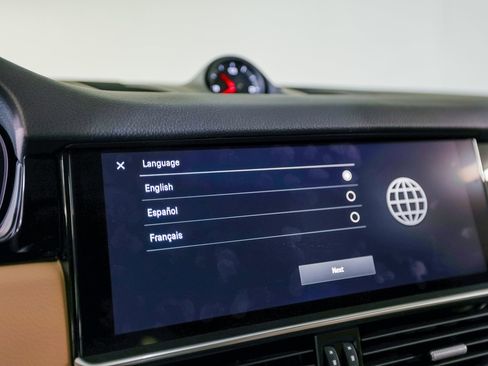 Certified 2022 Porsche Cayenne Platinum Edition image 18