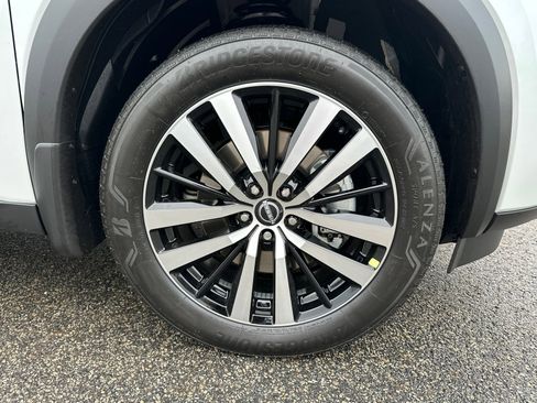 New 2025 Nissan Pathfinder Platinum w/ Cargo Package image 12