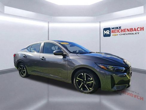 Used 2025 Nissan Sentra SV FWD image 2
