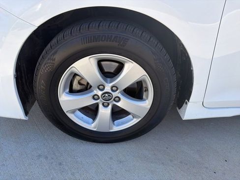 Used 2020 Toyota Sienna L image 10