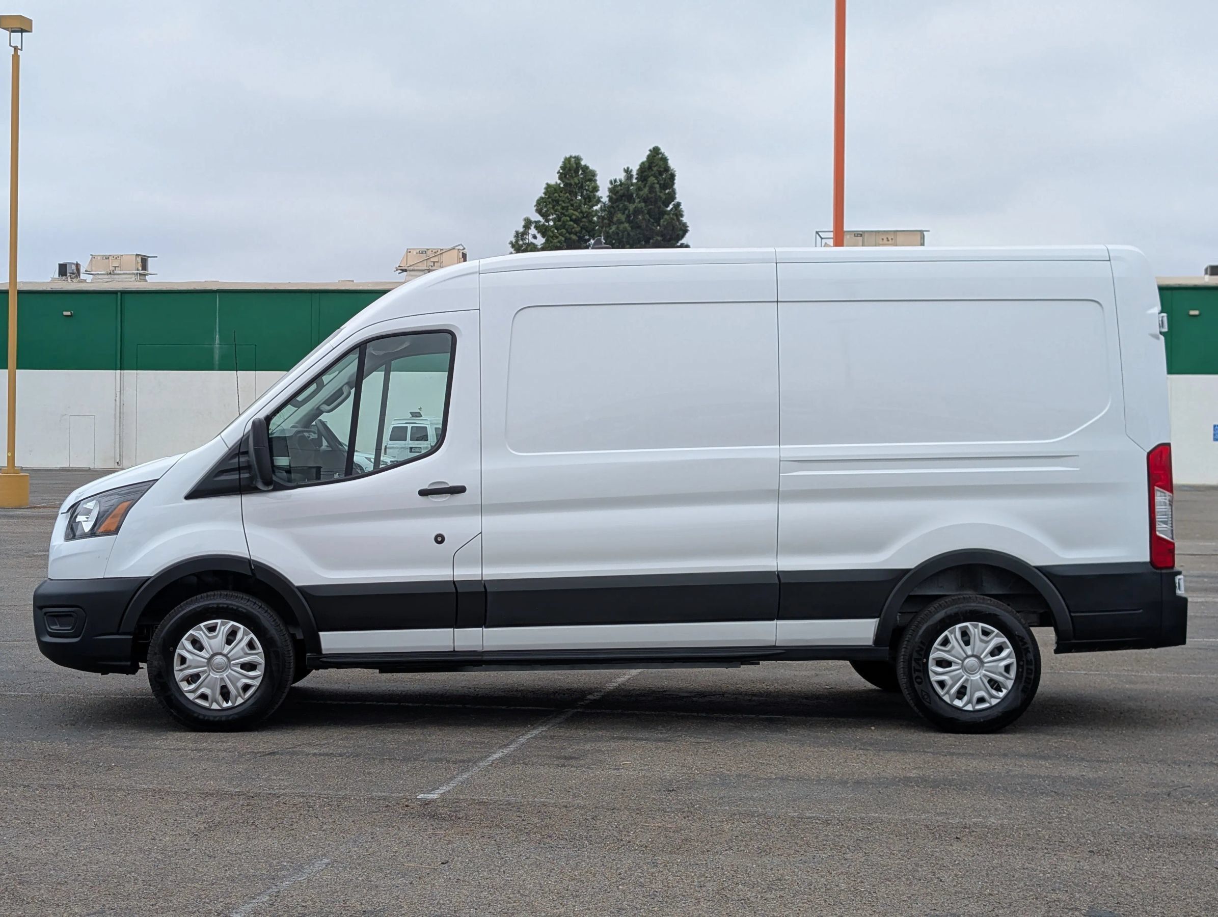 Used 2023 Ford E-Transit Medium Roof RWD image 4