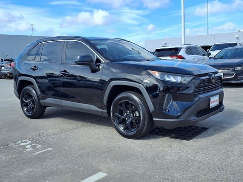 Used 2021 Toyota RAV4 LE FWD image 2