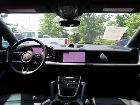 Used 2024 Porsche Cayenne Coupe image 18