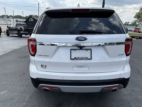 Used 2017 Ford Explorer Limited w/ Equipment Group 303A AWD/4WD image 4