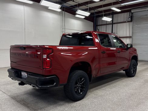 Used 2021 Chevrolet Silverado 1500 LT Trail Boss w/ LPO, Dark Essentials Package image 25