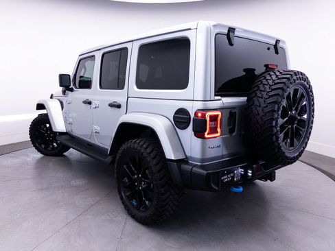 Used 2022 Jeep Wrangler Unlimited Sahara AWD/4WD image 4