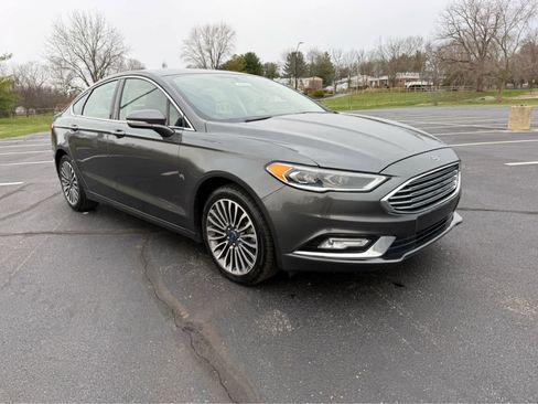Used 2017 Ford Fusion SE w/ Fusion SE Technology Package image 7
