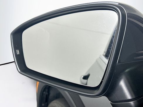 Used 2022 Volkswagen Tiguan SE image 16