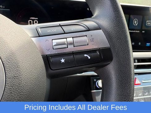 Used 2025 Hyundai Santa Cruz SE AWD/4WD image 13