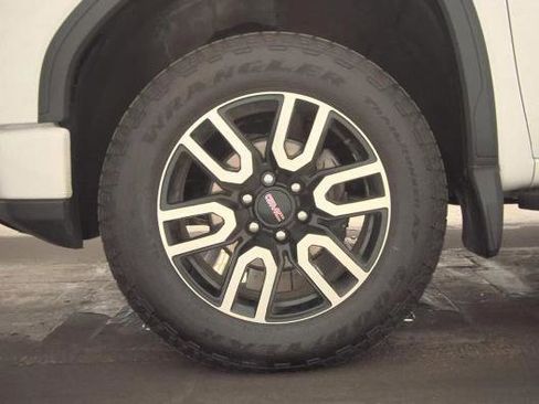 Used 2024 GMC Sierra 1500 AT4 w/ Technology Package image 7