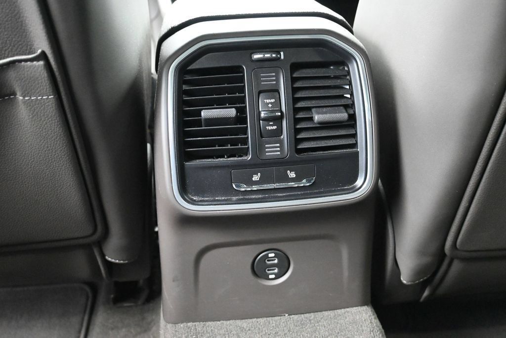 Certified 2023 Porsche Macan AWD/4WD image 12