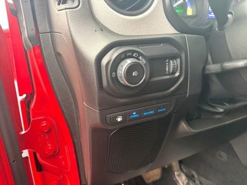 Used 2024 Jeep Wrangler Unlimited image 17