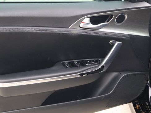 Used 2022 Kia Stinger GT1 RWD image 15
