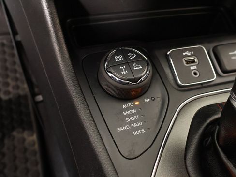 Used 2020 Jeep Cherokee Trailhawk w/ Cold Weather Group image 8