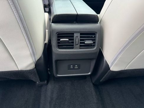 Used 2021 Nissan Rogue SV w/ Premium Package image 15