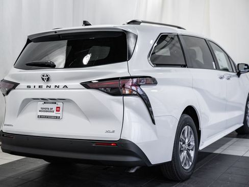 New 2026 Toyota Sienna XLE image 4