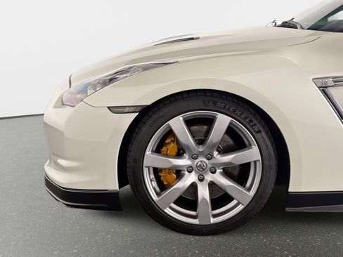 Used 2009 Nissan GT-R Premium AWD/4WD image 13