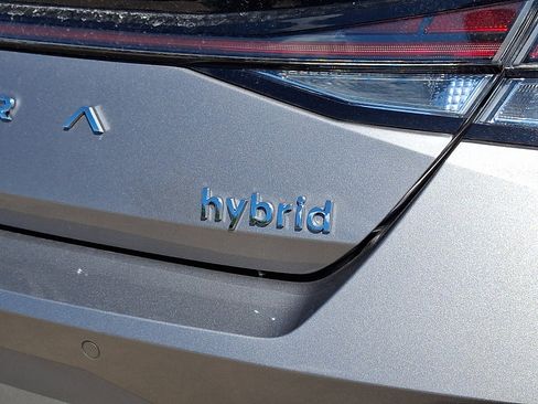 Used 2021 Hyundai Elantra Limited FWD image 13
