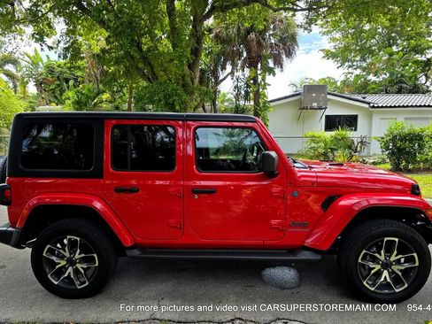 Used 2024 Jeep Wrangler Unlimited w/ Convenience Group AWD/4WD image 20