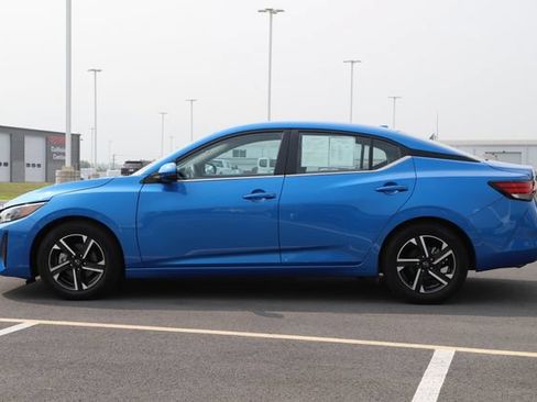Used 2025 Nissan Sentra SV FWD image 4