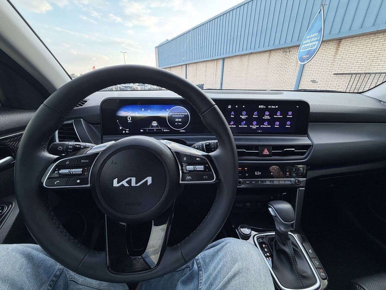 Used 2025 Kia Seltos EX FWD image 23
