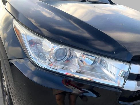 Used 2019 Toyota Highlander LE FWD image 27